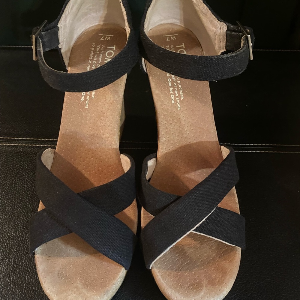 Toms wedges barely worn